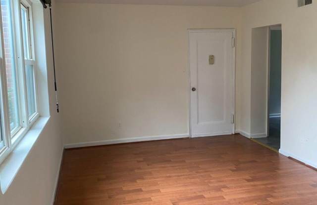 3045 PATRICK HENRY Drive Gallery 4