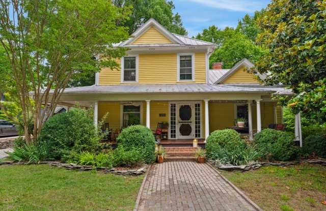 Furnished Charming 3 Bedroom Home Available early August. photos photos