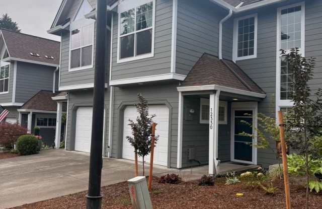 Bright & Spacious 2BR + Loft | Vaulted Ceilings, Fireplace & Deck! Gallery 3