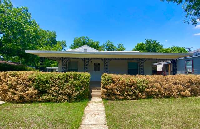 HUGE, 4 bedroom 3 bath home plus bonus room! NEW FLOORS, Available NOW! photos photos