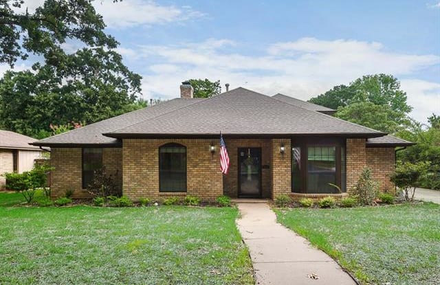 2834 Creekwood Drive - 2834 N Creekwood Dr, Grapevine, TX 76051