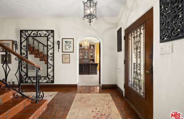 6141 Warner Dr Gallery 3