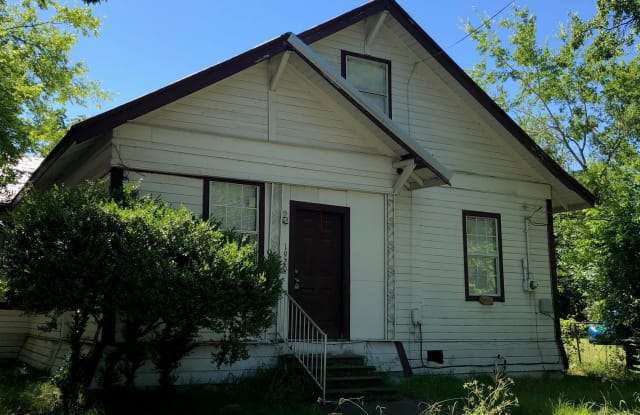 1920 Johnson St - 1920 Johnson Street, Greenville, TX 75401