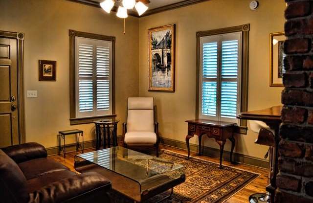 1122 Ellis Gallery 2