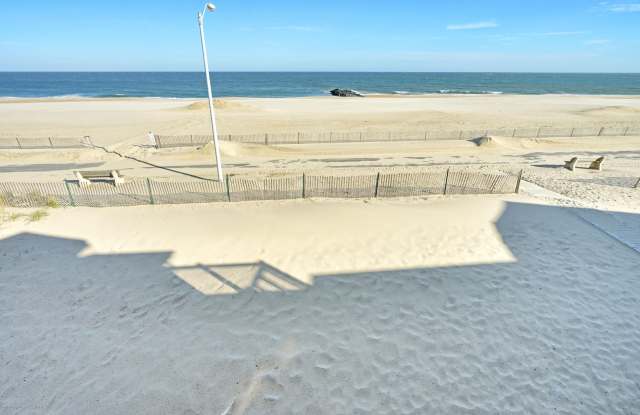 233 Beachfront Gallery 4
