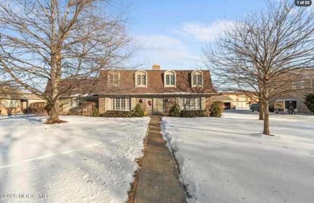5655 Cresthaven Lane Gallery 1
