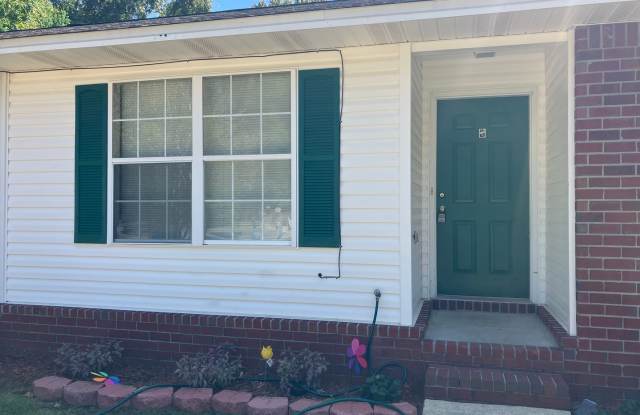 Two Bedroom Unit in Bustling 9 Mile Area including All Utilities but Electricity! Gallery 2