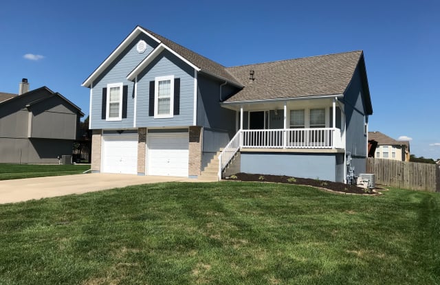 2512 NE Old Paint Rd - 2512 Northeast Old Paint Road, Lee's Summit, MO 64086