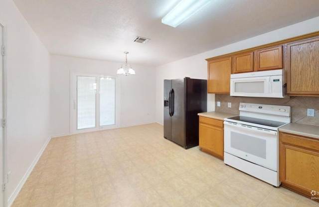 Fantastic - 3 bed 2 bath with Solar Panels Gallery 4