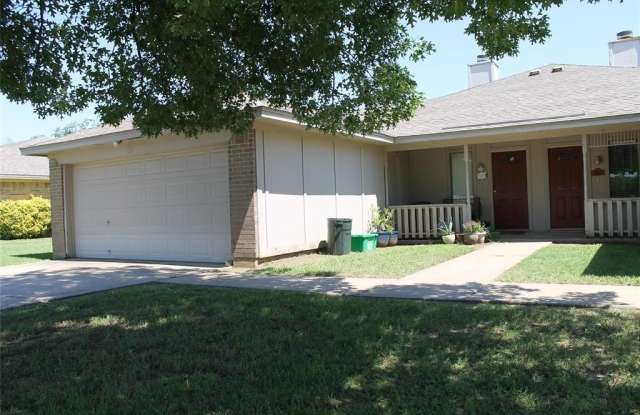 305 E Vine Street - 305 East Vine Street, Keller, TX 76248