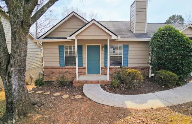 West Knoxville 37923 - 2 bedroom, 2 bath condo - Contact Ryan Fogarty (865) 333-4840 photos photos