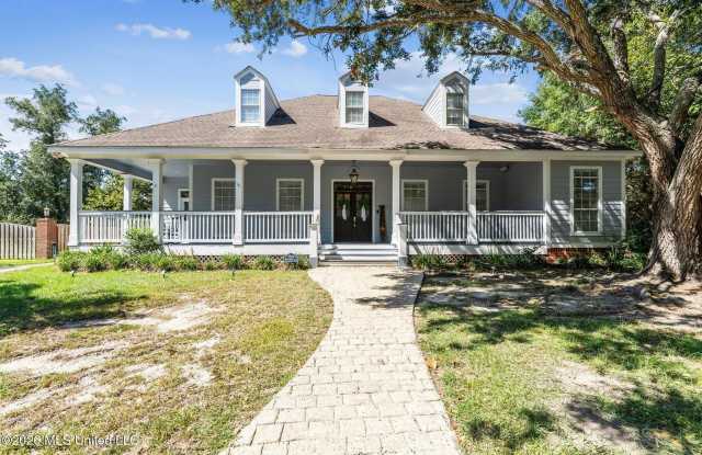 3529 Montgomery Lane Gallery 1