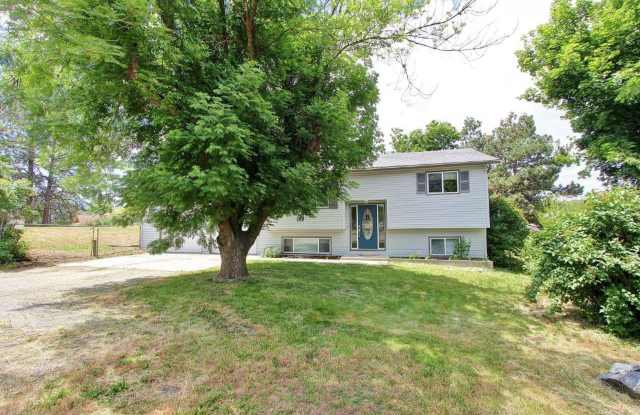 Charming Home on Quiet Cul-de-sac photos photos