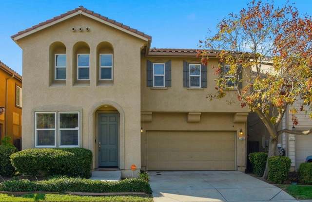 SPACIOUS & CLEAN 2 STORY, 4 BEDROOM, 2.5 BATH IN NATOMAS photos photos
