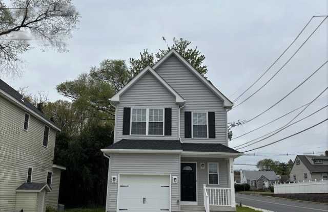 300 SAUNDERS AVENUE photos photos