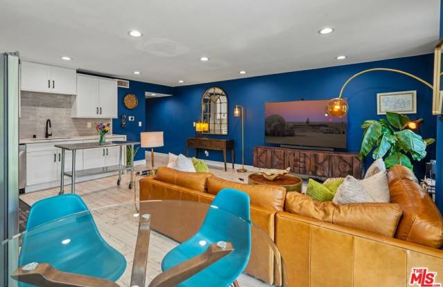 2700 Cahuenga Blvd photos photos