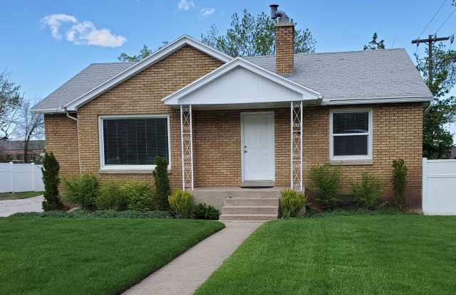 3577 Iowa Avenue - Up photos photos