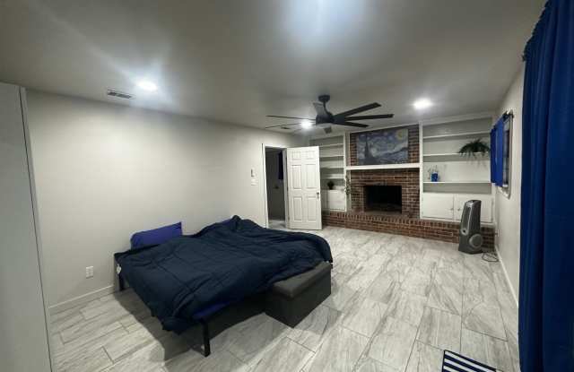 Gorgeous Remodeled 4 Bedroom Home Gallery 4