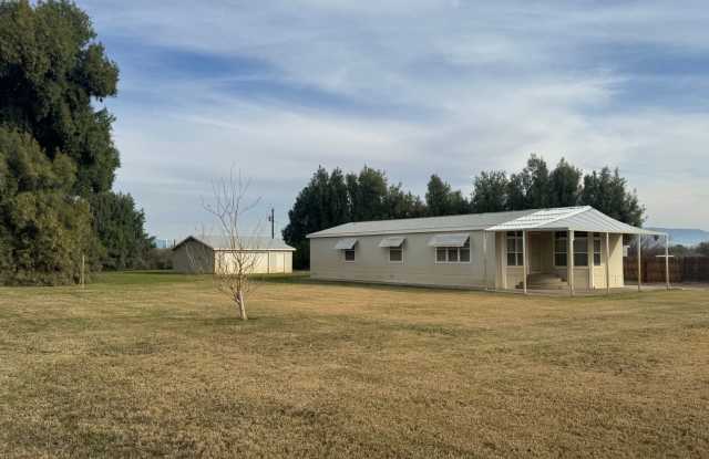 3-Bedroom Home on 1 Acre with Drive-Through Garage Near the Colorado River photos photos