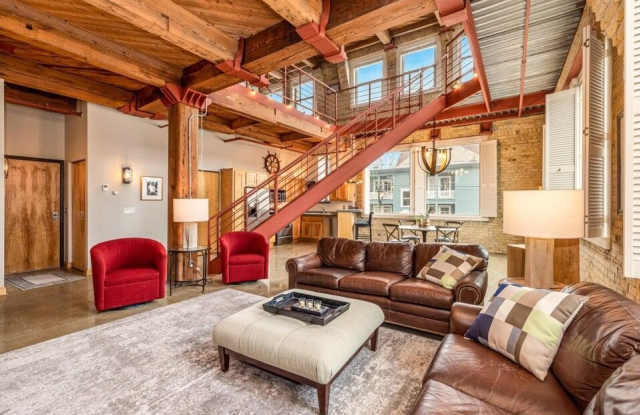 904 E Pearson St photos photos