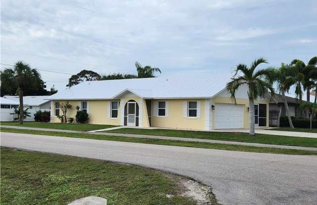 ANNUAL RENTAL - 3 BED / 2 BATH SINGLE FAMILY HOME IN NAPLES PARK photos photos ANNUAL RENTAL - 3 BED / 2 BATH SINGLE FAMILY HOME IN NAPLES PARK photos photos