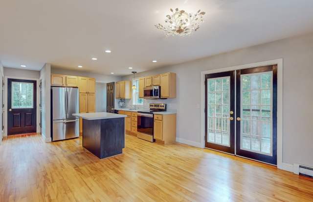Charming 3BR/ 1.5BA South Portland Residence photos photos Charming 3BR/ 1.5BA South Portland Residence photos photos