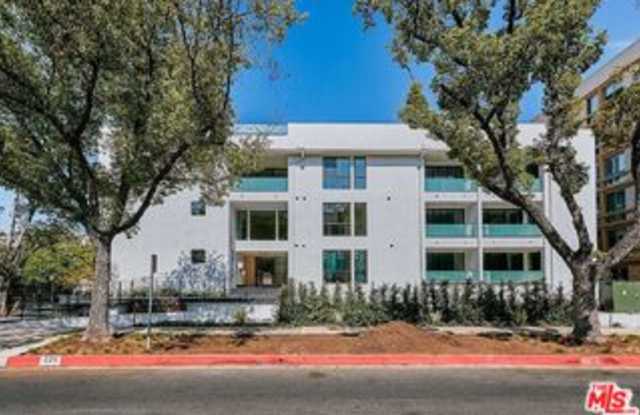 328 North Maple Drive Gallery 1