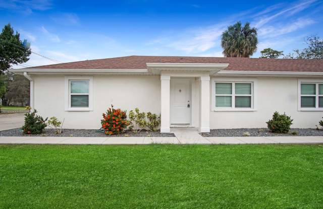 Duplex in Davenport now available! photos photos