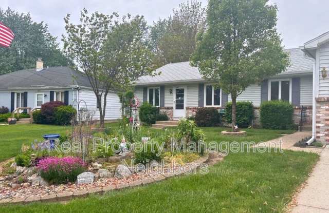 5947 Crestmoor Dr SE - 5947 Crestmoor Drive Southeast, Kentwood, MI 49508
