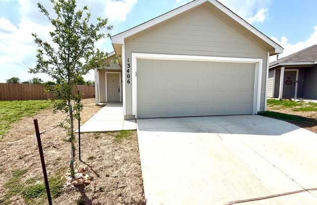AVAILABLE NOW! Lovely 3 Bedroom / 2.5 Bath Home Near Alamo Ranch! photos photos