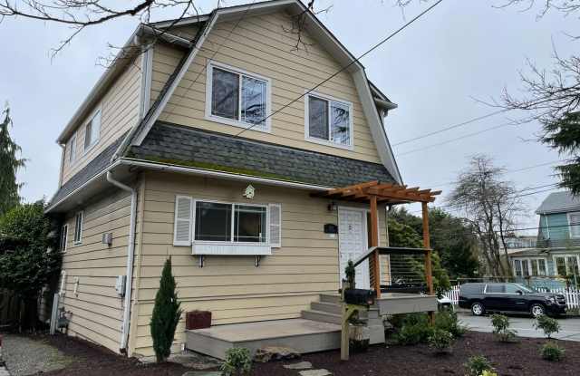 Great location, corner lot, pet friendly - 3 Bedroom 2 Bath home w/fenced backyard $3895.00 photos photos