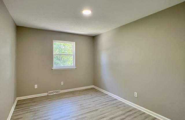 1362 Dix Drive - A Gallery 4