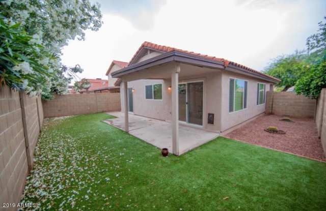 4625 E GROVERS Avenue Gallery 3