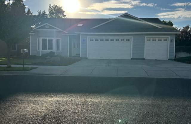 4 bed 2 bath Single Level Home! - 1018 South Lakeland Drive, Moses Lake, WA 98837 4 bed 2 bath Single Level Home! - 1018 South Lakeland Drive, Moses Lake, WA 98837