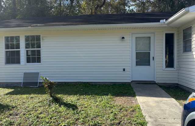 Newly updated pet friendly 3 bedroom duplex. photos photos