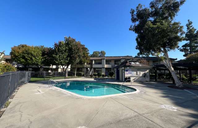 2bd/2ba PRIVATELY GATED COMMUNITY WITH POOL AND MORE ACROSS FROM UNION LANDING SHOPPING CENTER!!! Gallery 3