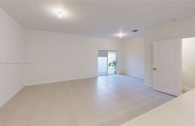 12875 Southwest 243rd Terrace Gallery 4