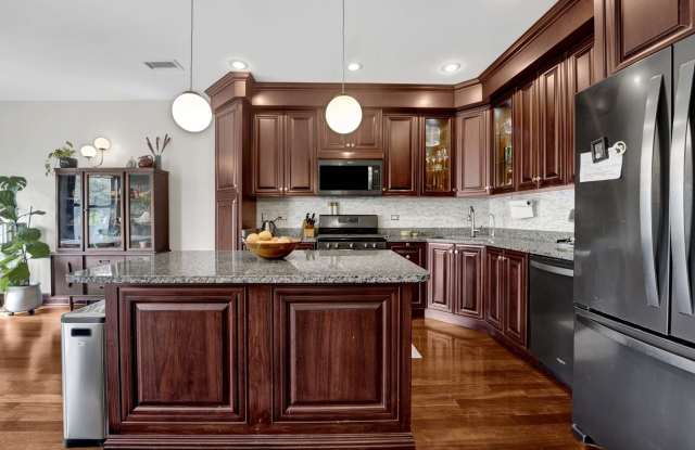 3106 W Lyndale Street Gallery 2
