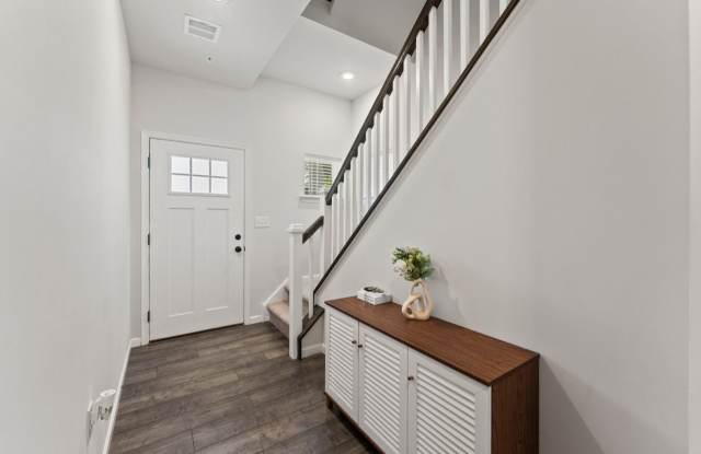 Elegant 3-Bedroom Home in Isaac Court. Available NOW! Gallery 4