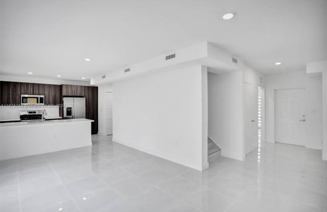 1136 NW 1 STREET Gallery 3