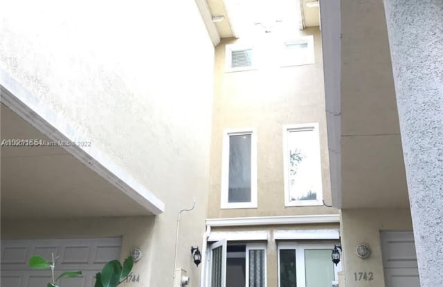 1742 N Dixie Hwy - 1742 North Dixie Highway, Fort Lauderdale, FL 33305