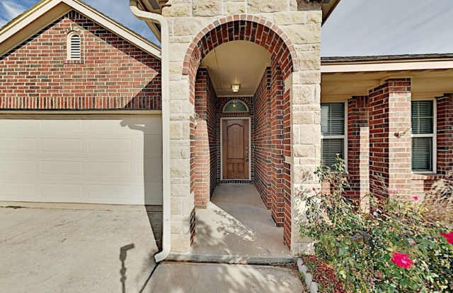 A Beautiful and Spacious 4 Bedroom 2 Bath in Mustang Schools Gallery 3