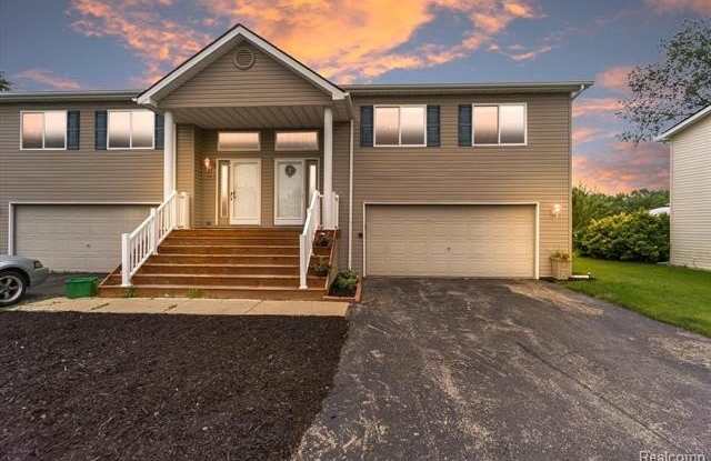 1116 LAKEVIEW Circle photos photos
