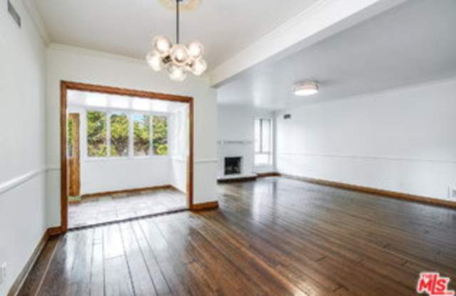 2924 Manning Avenue Gallery 4