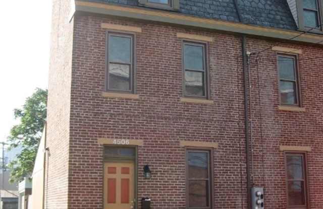1 BED HOME WITH OUTDOOR AREA, LAUNDRY AND AC! LAWRENCEVILLE CHARMER! photos photos