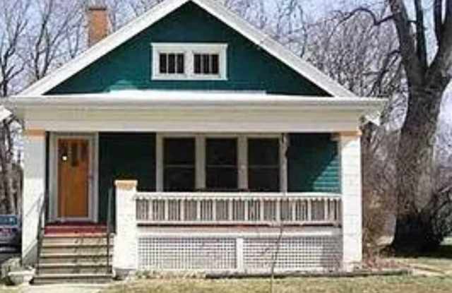 1318 North Machin Avenue - 1318 North Machin Avenue, Peoria, IL 61606