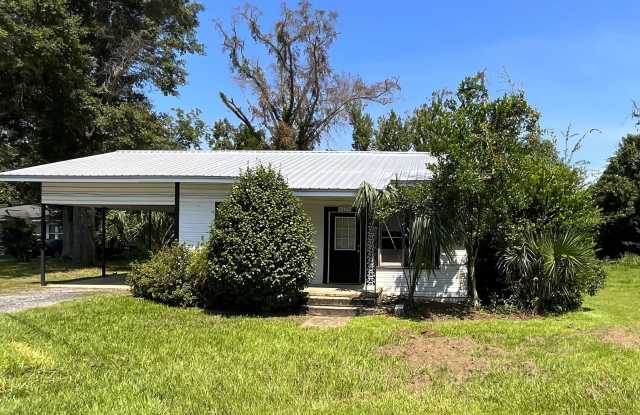 Sweet 2/1 Cottage in Marianna w/ High Ceilings and Original Hardwood Floors Gallery 1