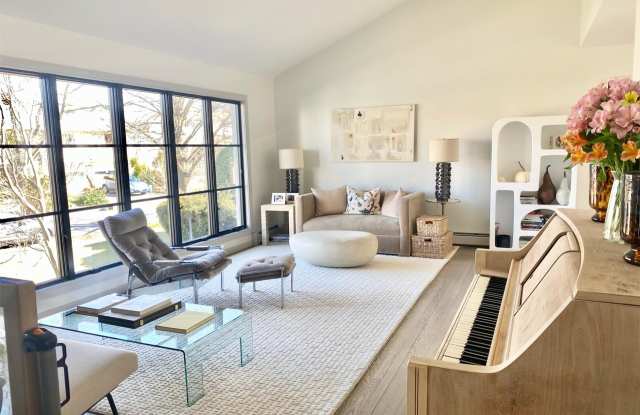 797 Plainfield Lane Gallery 3