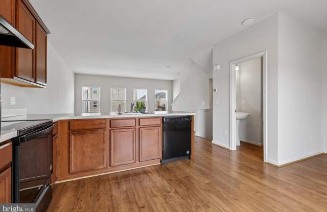 215 STARRY WAY Drive Gallery 3