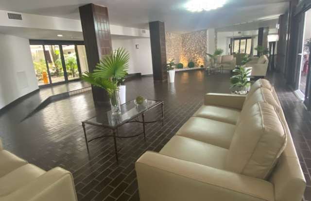 13951 Kendale Lakes Circle Gallery 3
